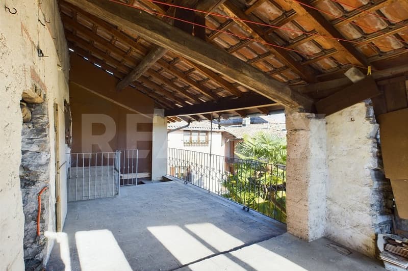 Casa ticinese con cortile privato nel cuore di Arzo (5)