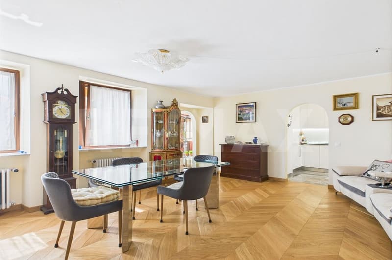 Meride, casa completamente rinnovata con posto auto (3)