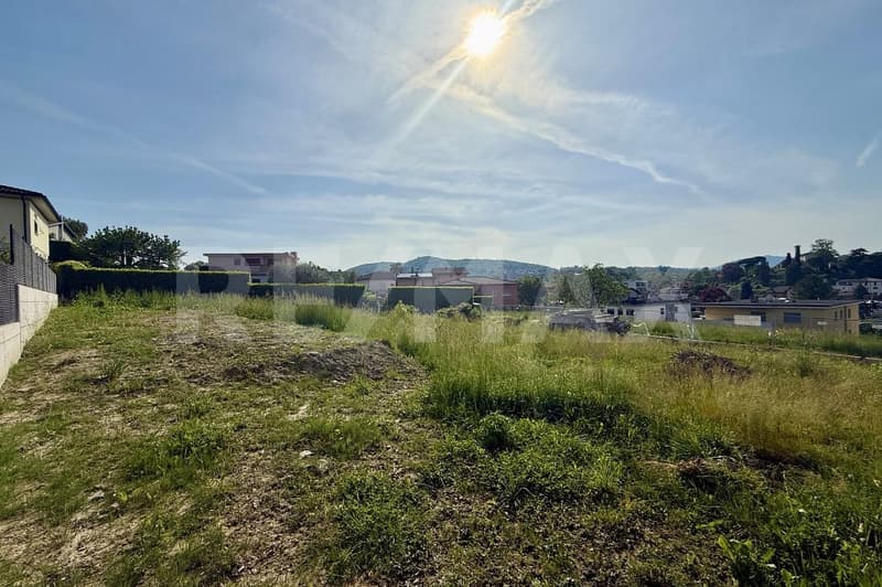 Terreno edificabile con licenza approvata per due villette monofamiliari (4)