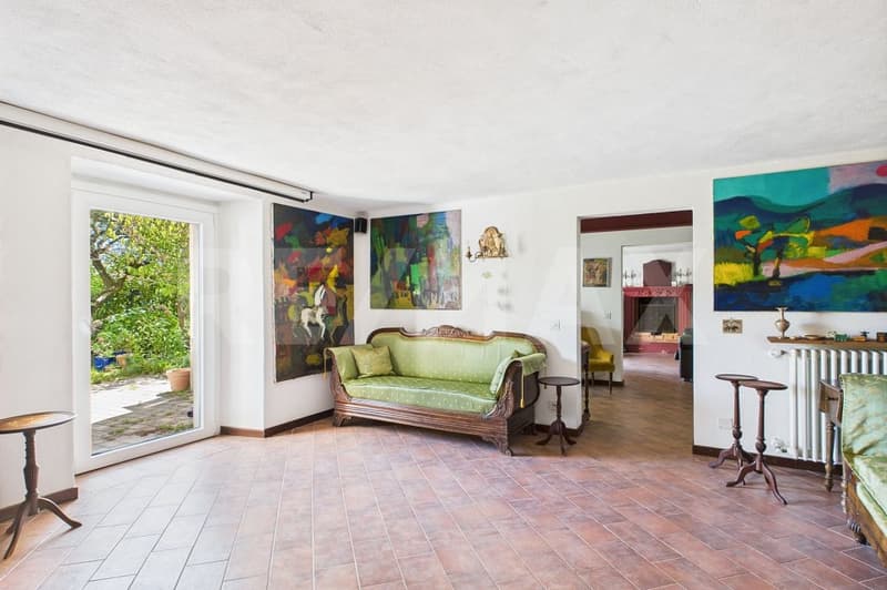 Ampia casa con vista e tanto carattere (5)