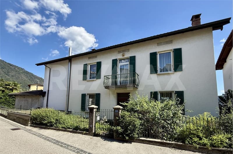 Ampia casa con vista e tanto carattere (2)