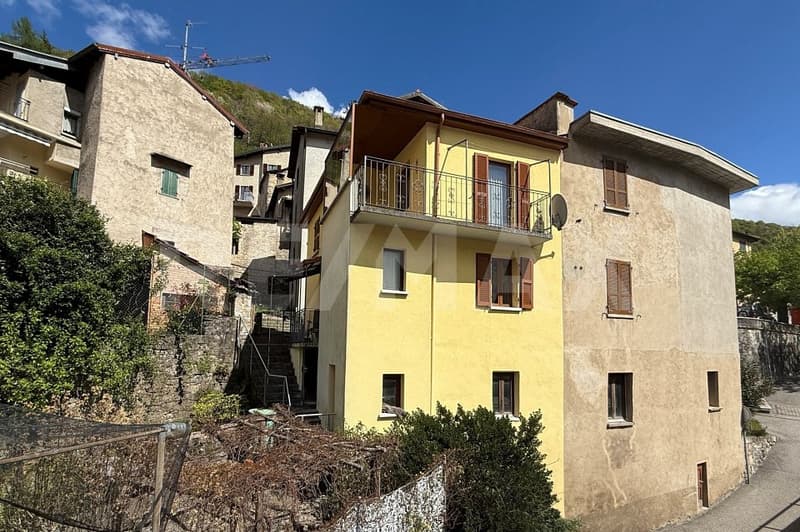 Casa con giardino e vista panoramica in Valle di Muggio (2)
