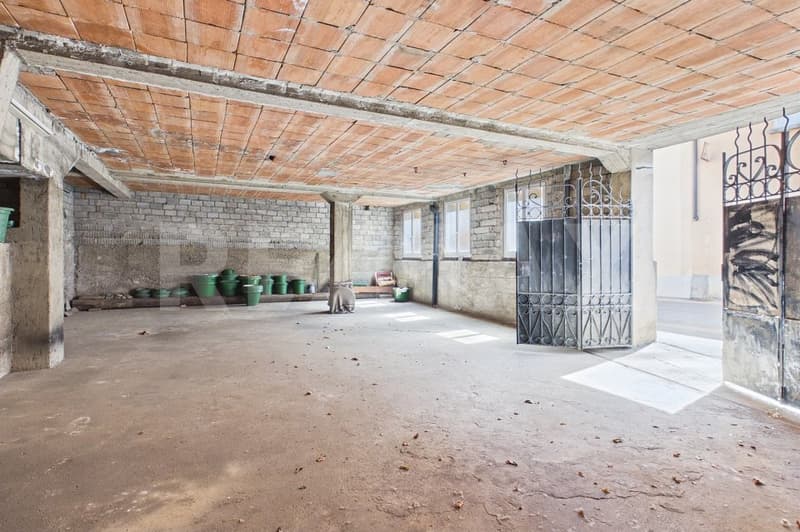 Casa da ristrutturare a Caneggio: ottima opportunità d'investimento (3)
