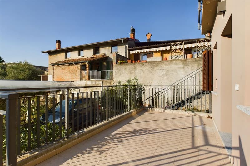 Rinnovato 3 locali con terrazza e vista aperta (2)