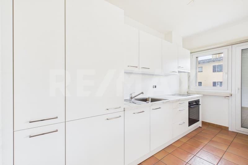 Rinnovato appartamento 2,5 con balcone e posteggio (2)