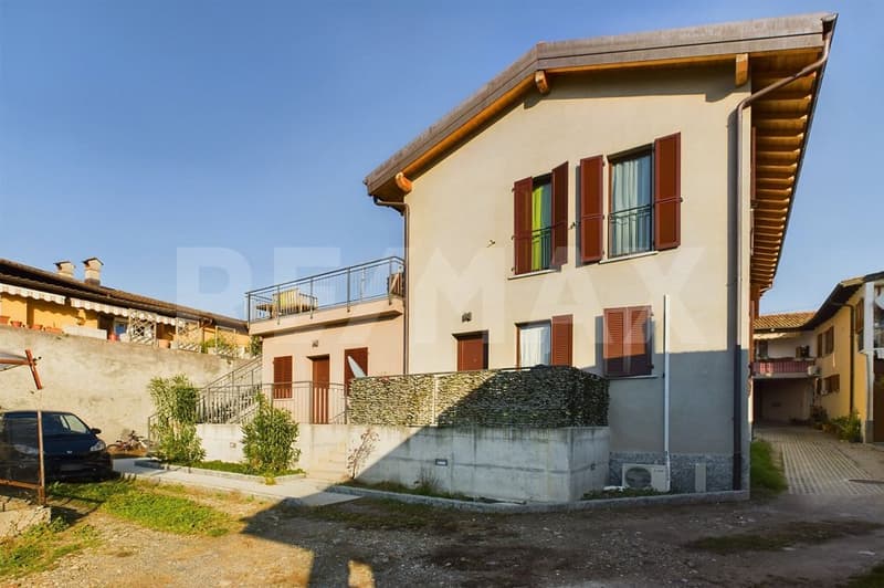 Appartamento 3 locali, in residenza di nucleo con giardino (2)