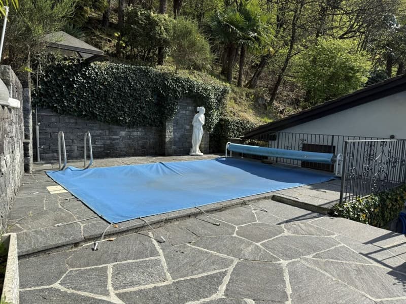 Mediterranean property with pool (3)