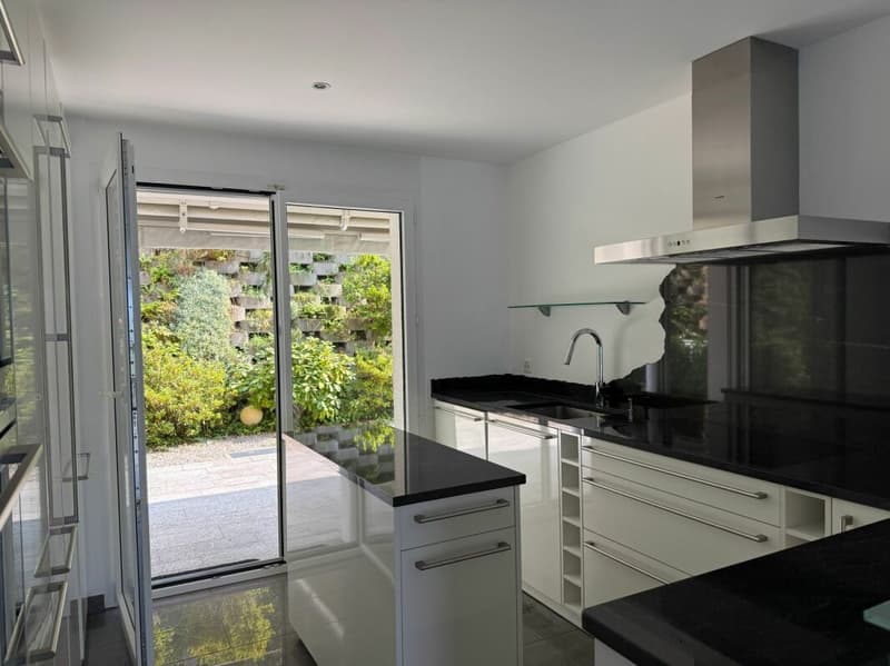 Wohnung mit grossen Terrassen und Pool (10)