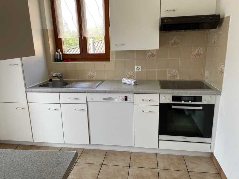 Gordola – Appartement 4 pièces lumineux meublé avec balcon (4)