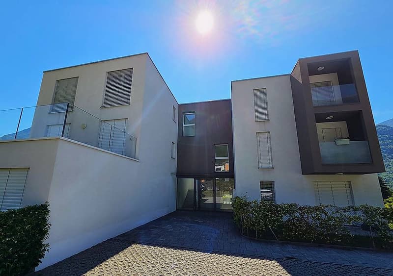 Splendido 4.5 locali con giardino a Claro (6)