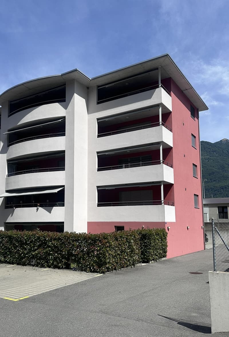 Moderno appartamento 2.5 locali con balcone a Cadenazzo (1)