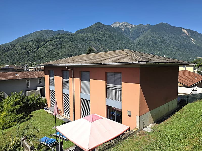 Spaziosa villa unifamiliare a Castione (1)