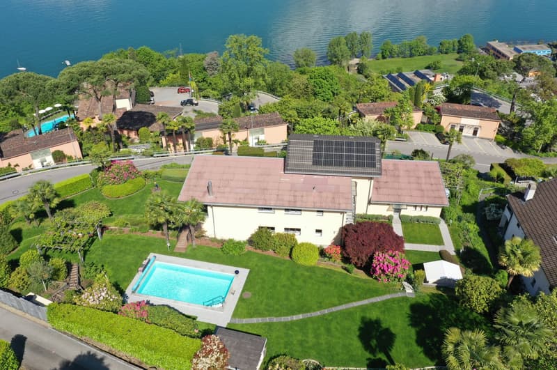 Einmalige Liegenschaft mit unverbaubarer Seesicht, drei Wohnungen, schöner Garten mit Pool (3)
