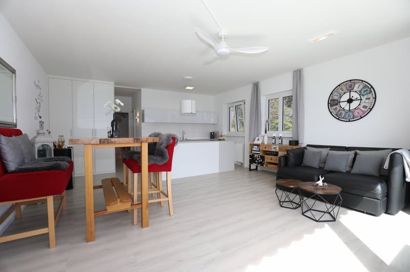 Moderne 2.5-Zimmer-Dachwohnung mit Traumblick in Orselina (6)
