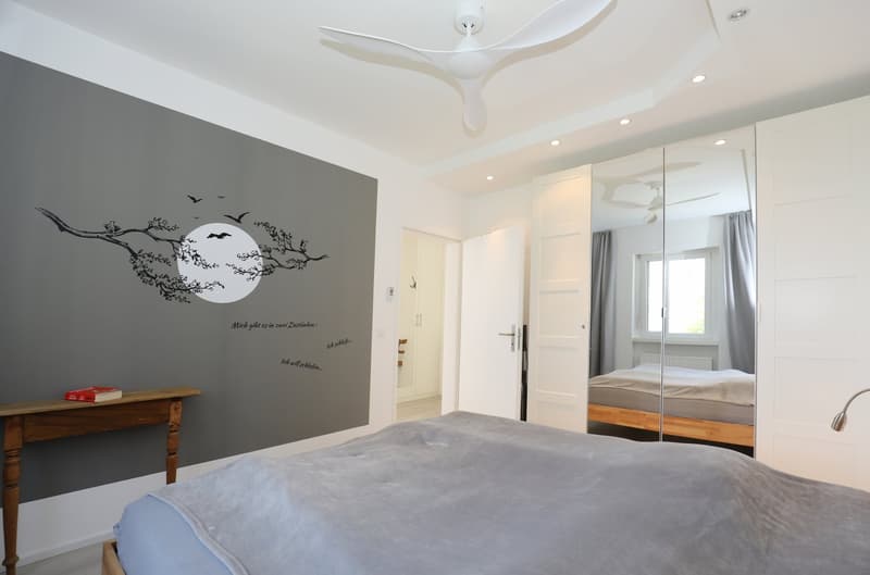 Moderne 2.5-Zimmer-Dachwohnung mit Traumblick in Orselina (10)
