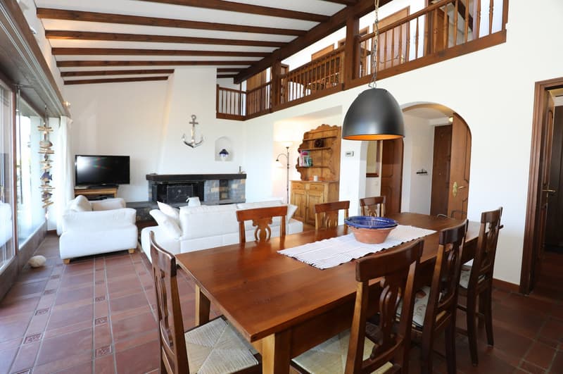 Schönes Einfamilien-/Ferienhaus mit Pool und Sicht auf den Lago Maggiore (8)