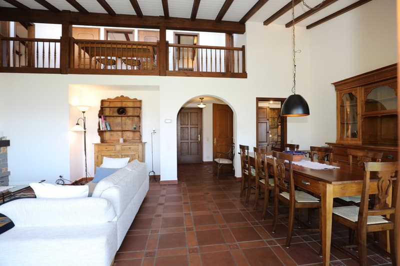 Schönes Einfamilien-/Ferienhaus mit Pool und Sicht auf den Lago Maggiore (9)