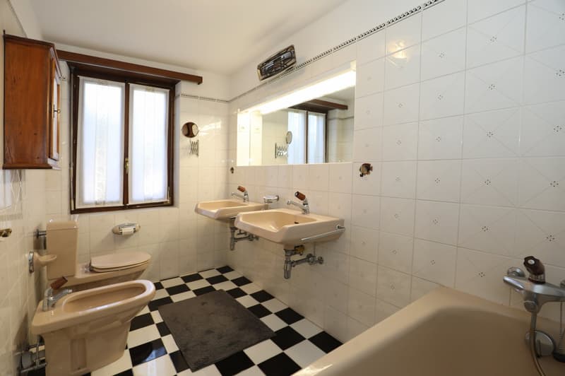 Schönes Einfamilien-/Ferienhaus mit Pool und Sicht auf den Lago Maggiore (12)