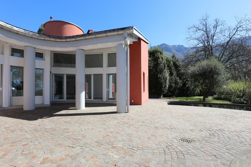 Architektonisch exklusive Villa mit Panoramasicht im Luganese (16)
