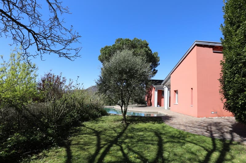 Architektonisch exklusive Villa mit Panoramasicht im Luganese (4)