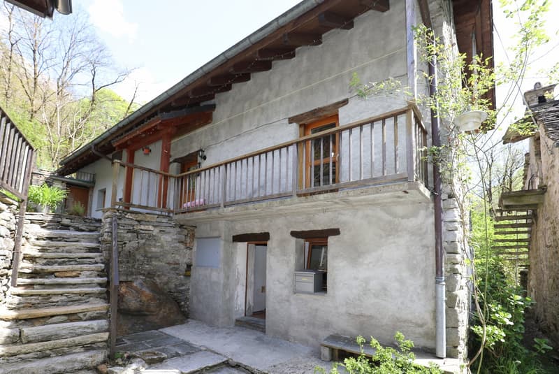 Grosses Rustico in ruhiger Lage im schönen Verzascatal (3)