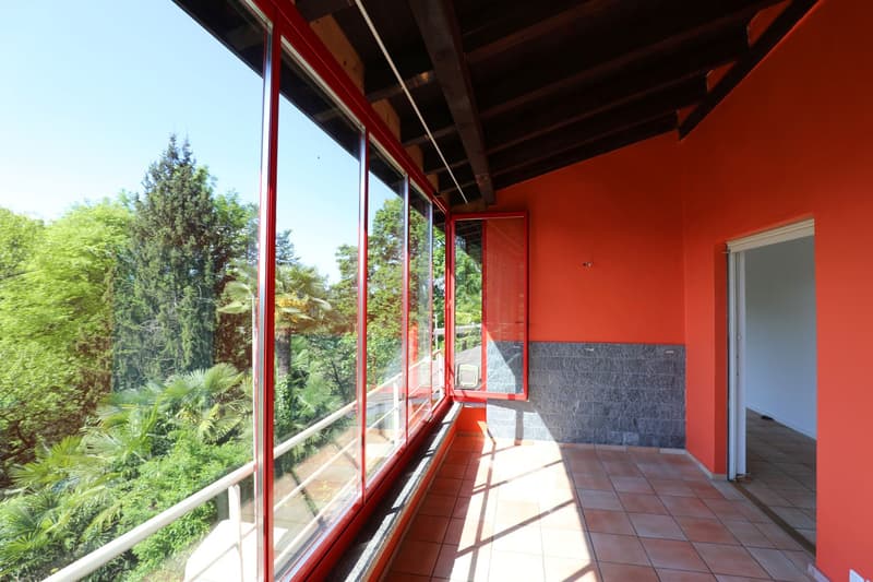 Einfamilienhaus + grosses Gästehaus mit Swimmingpool und herrlicher Aussicht (13)