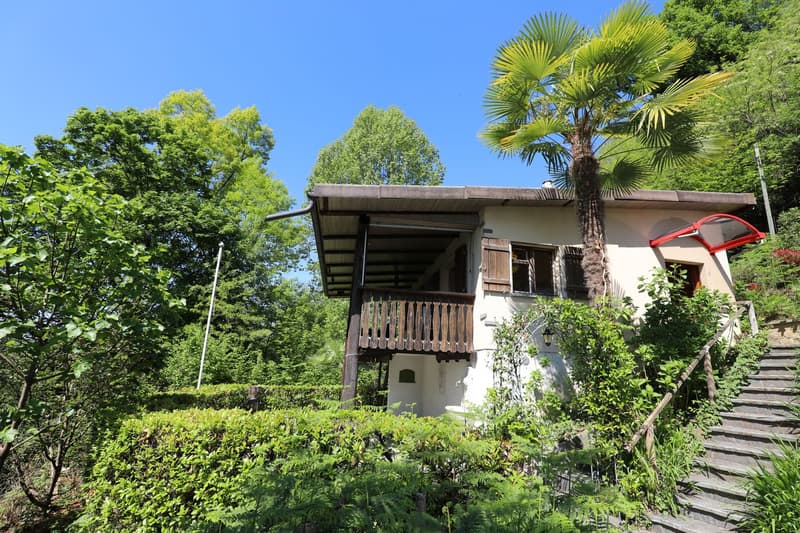 Einfamilienhaus + grosses Gästehaus mit Swimmingpool und herrlicher Aussicht (7)
