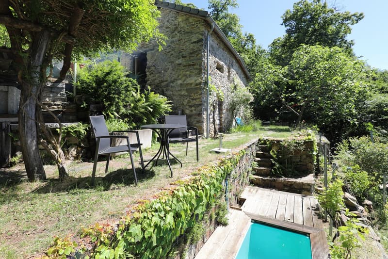 Einmaliges Rustico mit schönem Seeblick in Vairano (1)