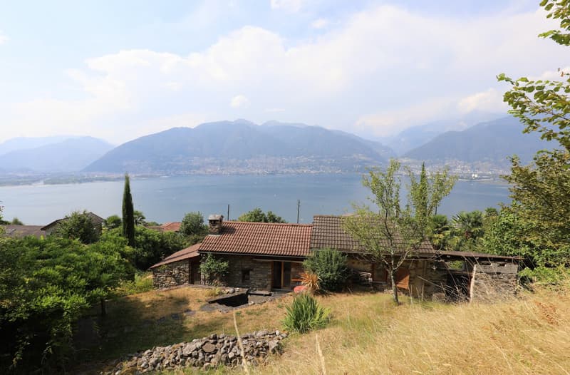 Komfortables Rustico mit Panoramasicht auf See und Berge im Gambarogno (3)