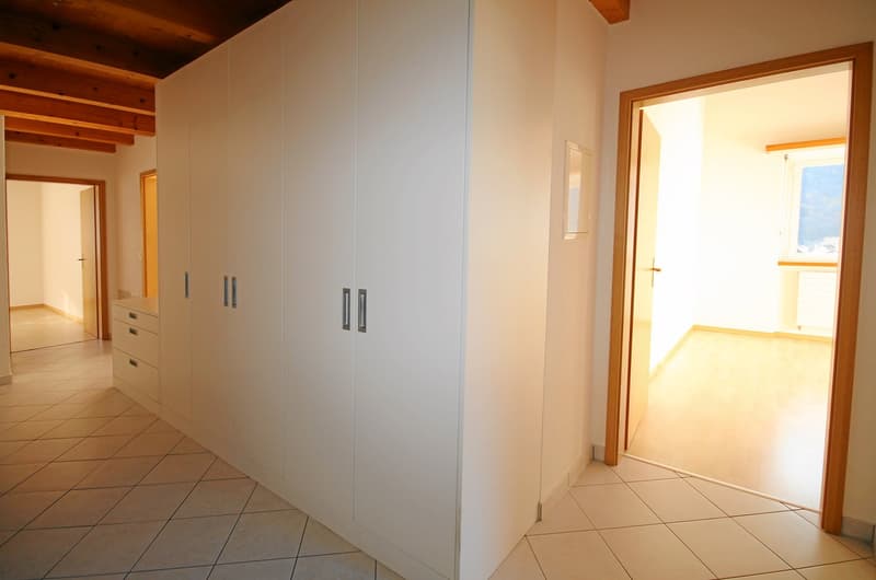 5.5-Zimmer-Maisonette-Eigentumswohnung mit Mansarde und schöner Bergsicht (10)