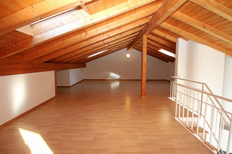 5.5-Zimmer-Maisonette-Eigentumswohnung mit Mansarde und schöner Bergsicht (8)