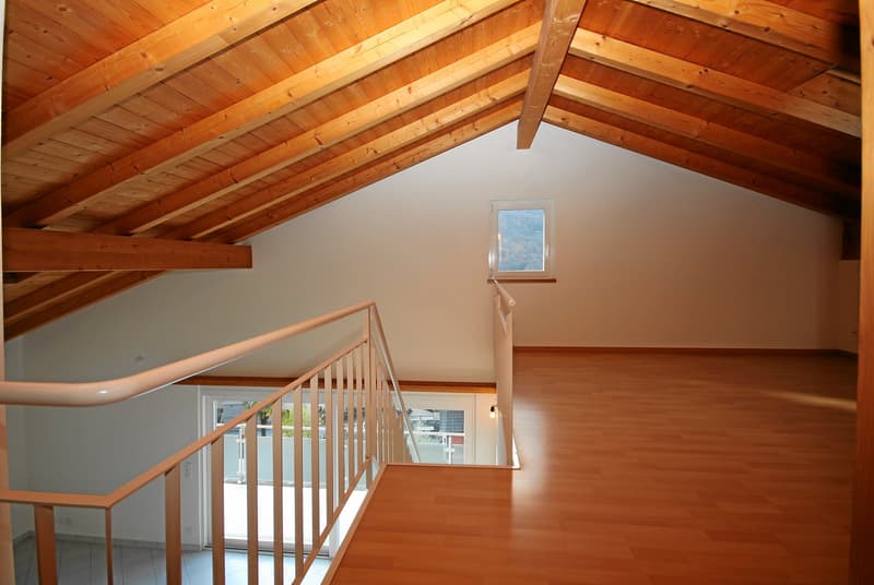 5.5-Zimmer-Maisonette-Eigentumswohnung mit Mansarde und schöner Bergsicht (7)