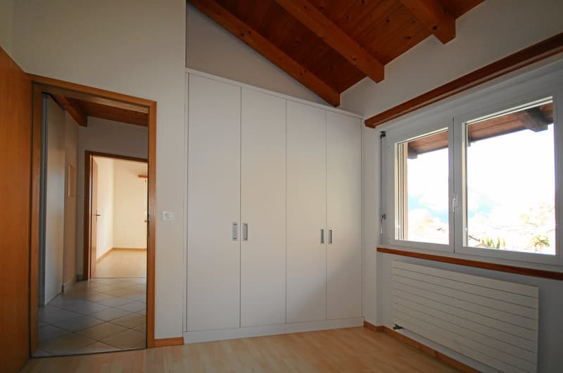 5.5-Zimmer-Maisonette-Eigentumswohnung mit Mansarde und schöner Bergsicht (13)