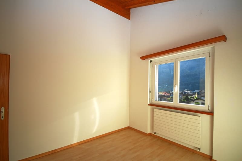 5.5-Zimmer-Maisonette-Eigentumswohnung mit Mansarde und schöner Bergsicht (12)