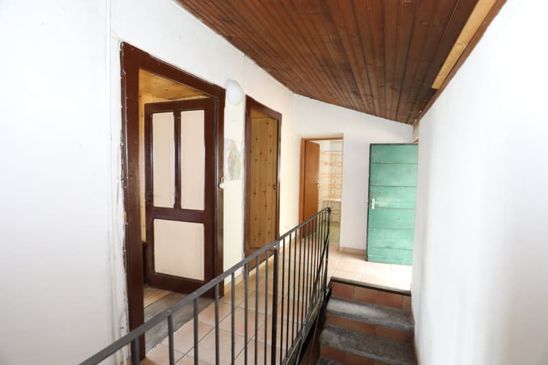 Haus inmitten von Rebbergen und schöner Weitsicht (10)