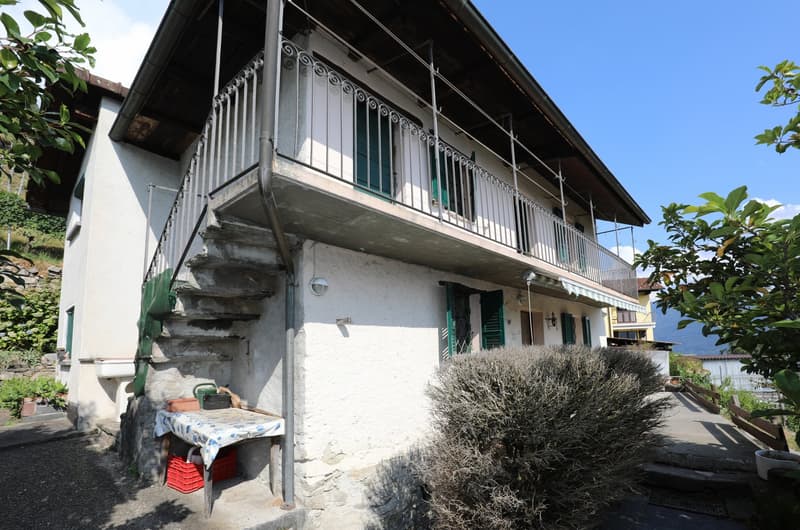 Haus inmitten von Rebbergen und schöner Weitsicht (8)