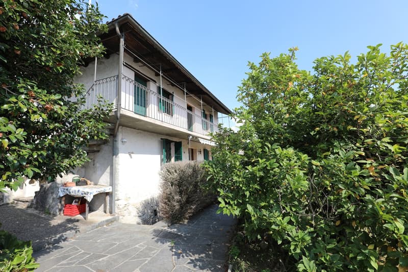 Haus inmitten von Rebbergen und schöner Weitsicht (6)
