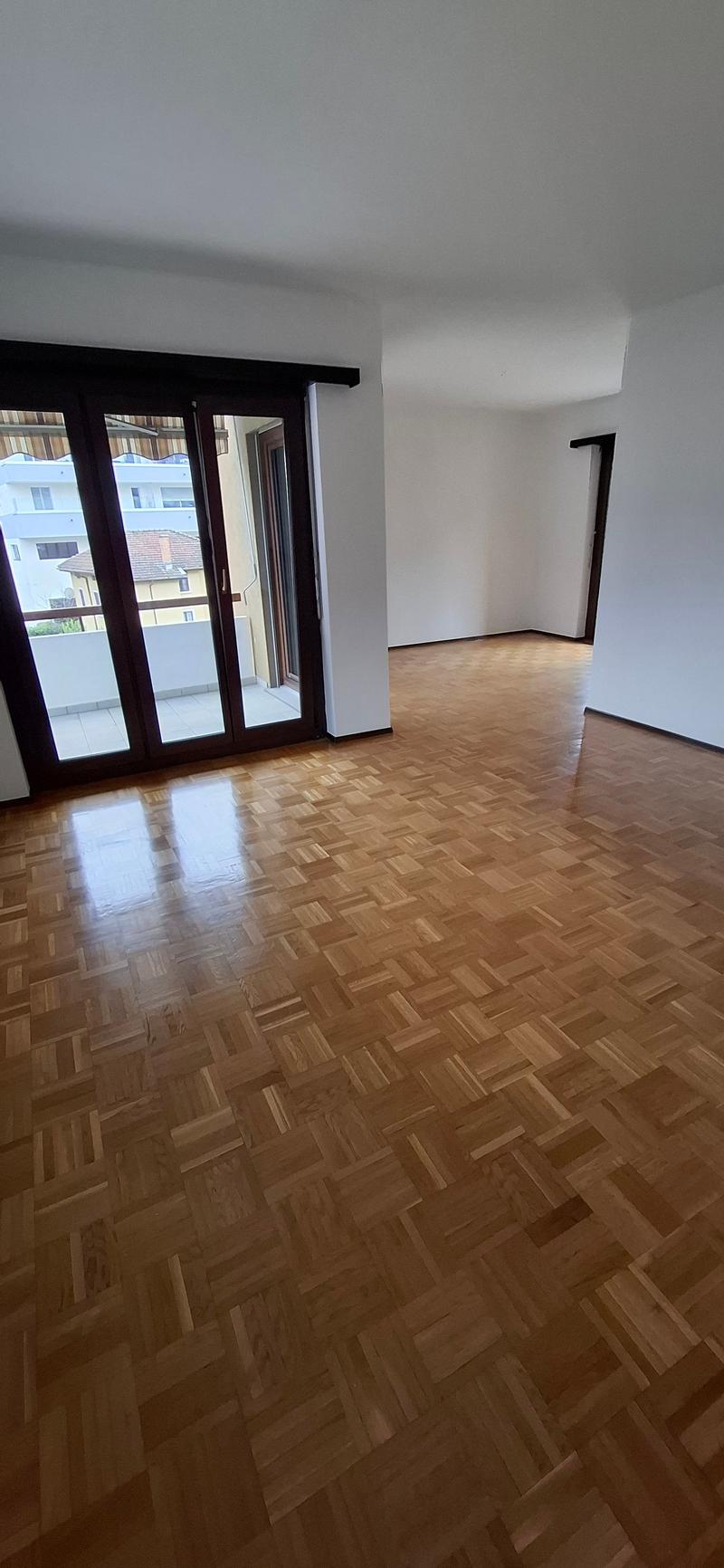hardwood floor, large windows, balcony, empty