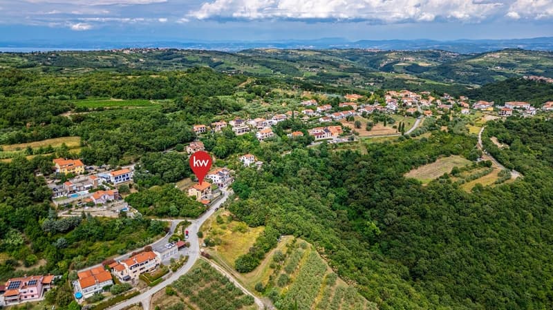 Prestigiosa villa panoramica con ampi spazi e scorcio mare (26)