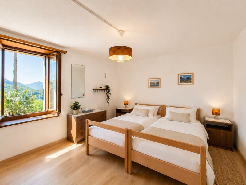 Appartamento di charme in casa Bifamiliare con giardino e stupenda vista lago e montagne (18)