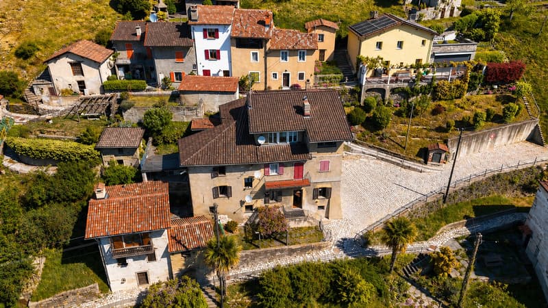 Appartamento di charme in casa Bifamiliare con giardino e stupenda vista lago e montagne (7)