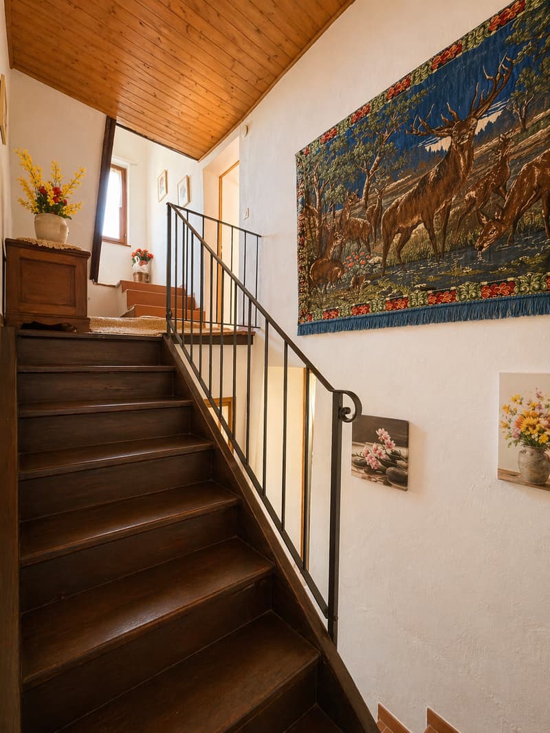 Appartamento di charme in casa Bifamiliare con giardino e stupenda vista lago e montagne (10)