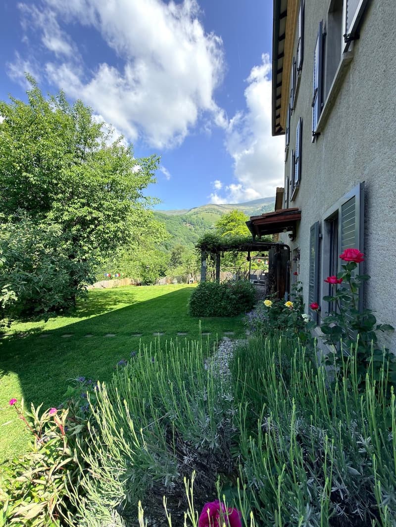 Casa Ticinese di carattere con splendido giardino e massima privacy a Bogno (10)