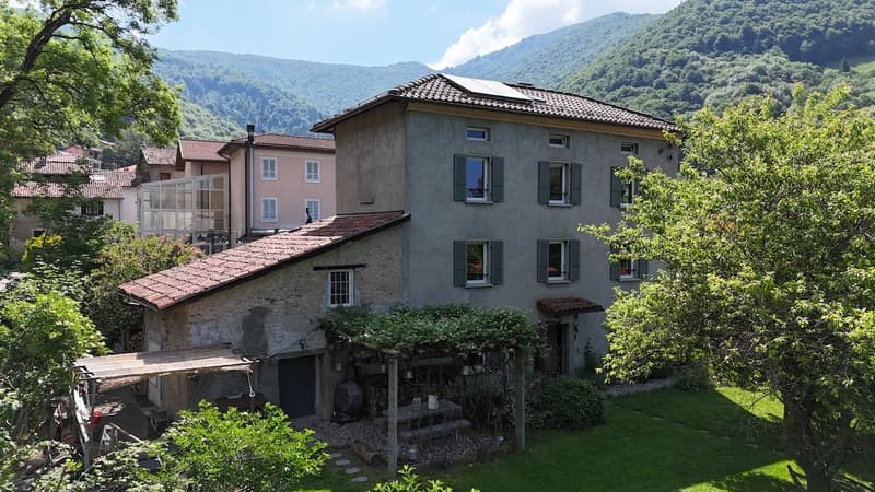 Casa Ticinese di carattere con splendido giardino e massima privacy a Bogno (3)