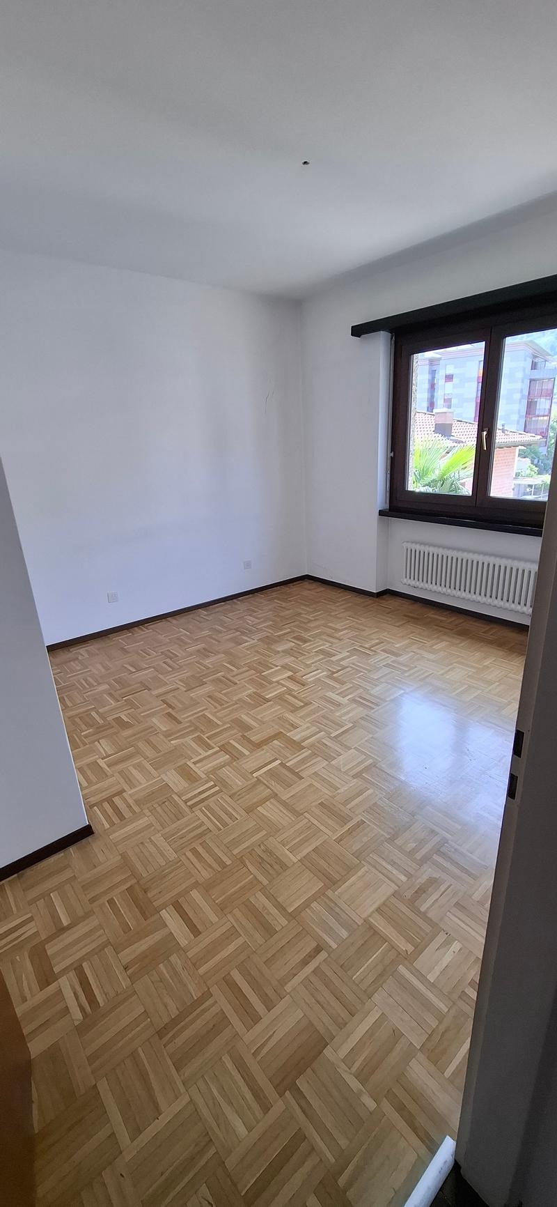 Appartamento di 3.5 locali con balcone ad Agno (5)