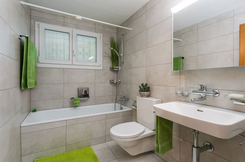 EG: 2.5-Zimmer Einliegerwohnung, Badezimmer...