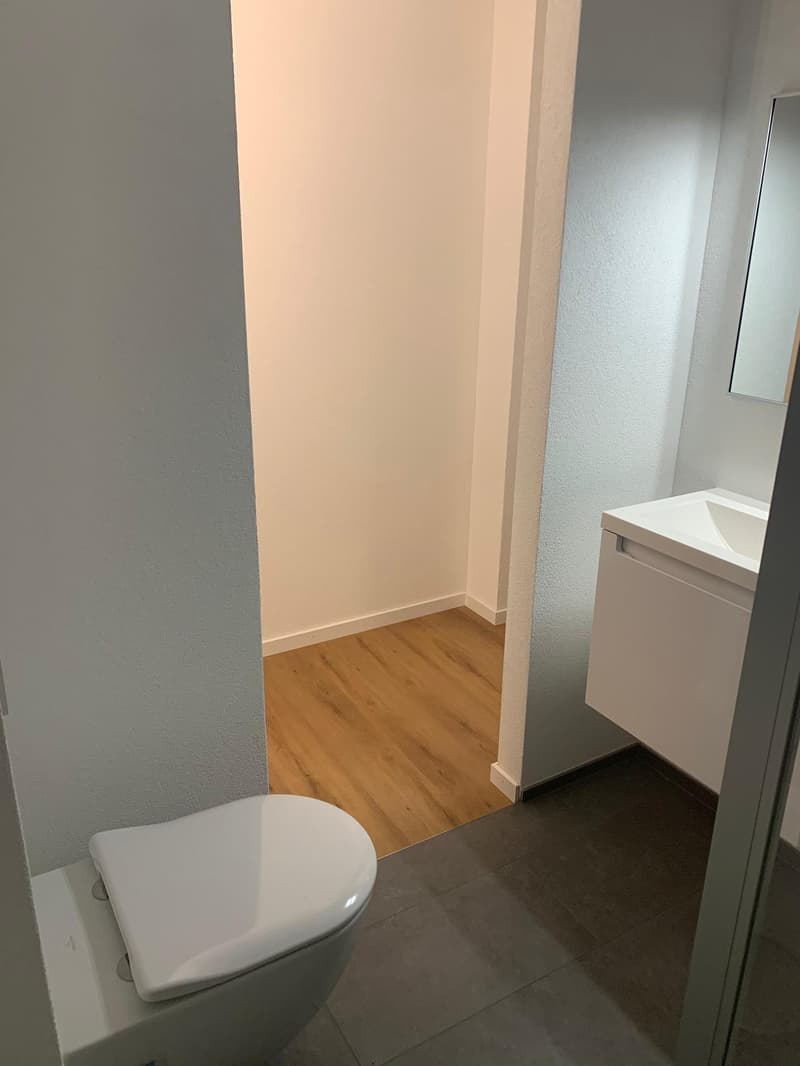 Möbliertes Studio mit Balkon an optimaler Lage in Zug (6)