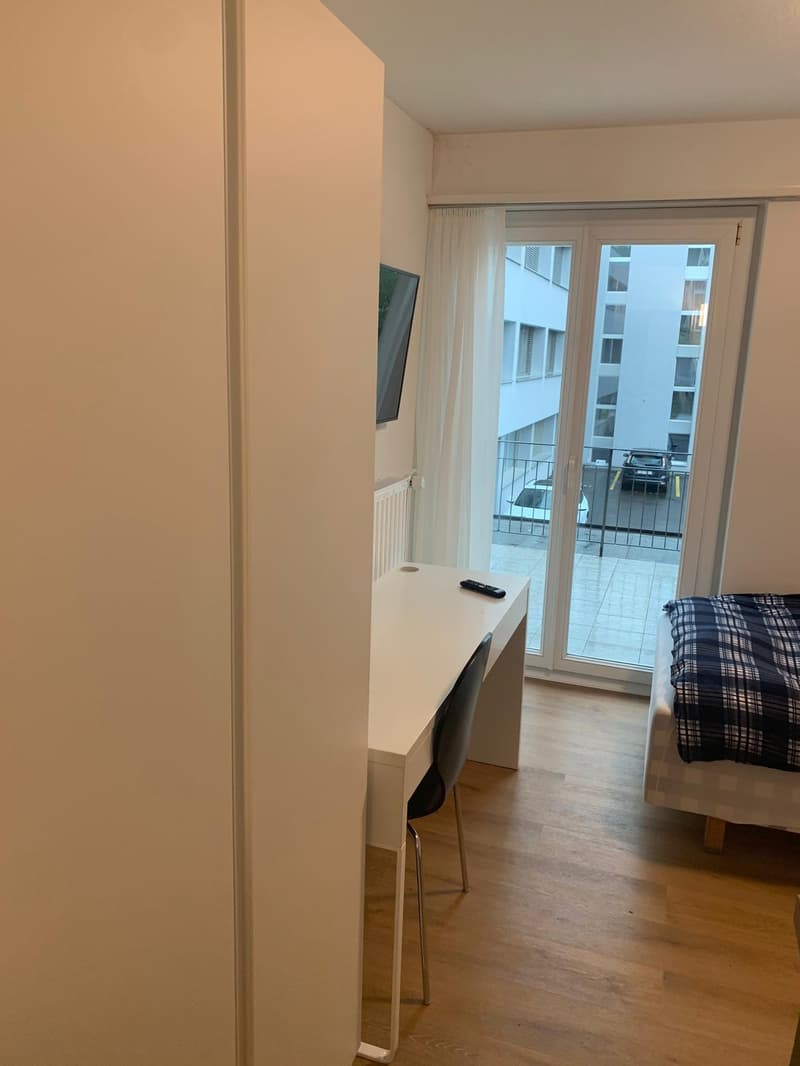 Möbliertes Studio mit Balkon an optimaler Lage in Zug (3)