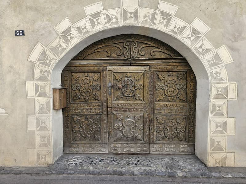 Charme alpin et histoire - Maison mitoyenne de 1729 à Filisur (2)