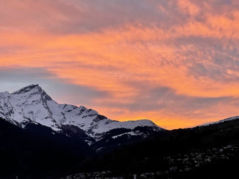 Originelle exklusive Terrassenwohnung in einer attraktiven Wohnlage in Sils i.D. (9)